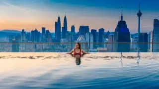 Судың шеті аспанмен шектескен. Әлемдегі ең ғажайып бассейндер жайында