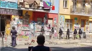 Берлинде заңсыз басып алынған үйді көшіруде полиция қызметкерлері жараланды