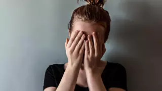 Өскеменде оқушы қыз мектепке бармау үшін ата-анасы ұрды деп өтірік айтқан