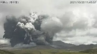 Жапонияда Асо жанартауы атқылады