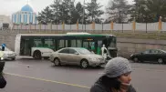 Нұр-Сұлтанда автобус трактормен соқтығысты