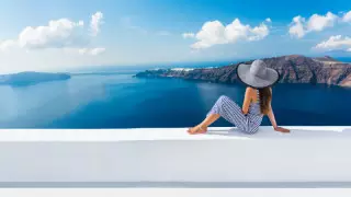 Грекия туристер үшін шектеуді күшейтті