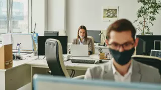 Жұмыс орындарында COVID-19 жұқтыру көрсеткіші көбейіп барады - Бекшин