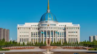 Самбурская порнографиялық фильмде ойнады