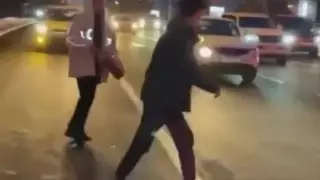 Алматыда жолда өртсөндіргішпен пранк жасағандар жазаланды