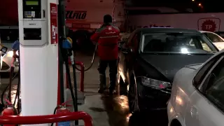 Түркия тұрғындары бензинге кезекке тұрды