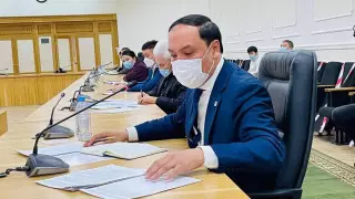Министр Қарашөкеев отставкаға кету туралы талапқа жауап берді