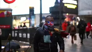 Ұлыбританияда COVID-19 паспорты мен маска тағу талабы алып тасталады