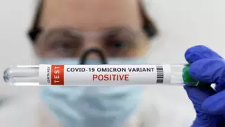 Омикрон белгілері байқалғанда не істеу керек? Дәрігер жауабы