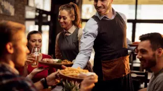 Францияда мейрамханада қонақтар смартфонсыз отырады