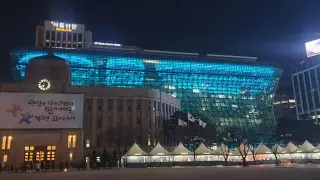 Сеул мэриясының ғимараты Қазақстан туының түсіне боялды