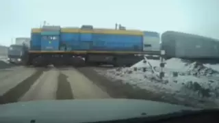 Қарағандыда тепловоз бен КамАЗ соқтығысты