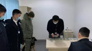 Ақтау әуежайында шетелге доллар әкетпек болған қазақстандық ұсталды