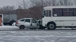 Қарағандыда автобус пен жеңіл көлік соқтығысып, 6 адам зардап шекті
