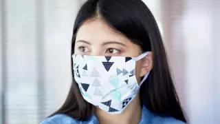 Ғалымдар бетперденің омикрон штамына қарсы тиімділігін айтты