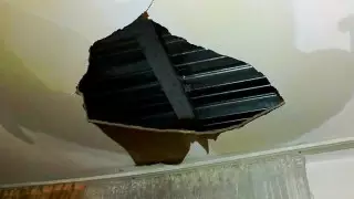 Өскеменде тағы бір жаңа ғимаратта пәтердің төбесі опырылды