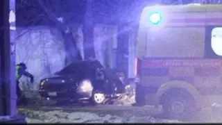 Павлодарда көлік ағашқа соғылды: жүргізуші мен жолаушы қаза тапты