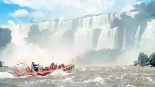 Бразилияда туристер мінген қайықтар апатқа ұшырады