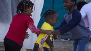 Бес жасар қыз АҚШ шекарасын өз бетімен кесіп өтпек болған