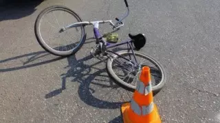 СҚО велосипедпен серуендеп жүрген қыз балық аулайтын жіпке мойнын жарақаттап алды