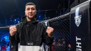 Қазақ файтері нокдауннан тұрып турнирдің басты айқасында жеңіске жетті