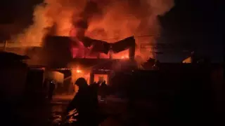 Қарағандыда "Алтын Арба" базарындағы үш дәмхана өртенді