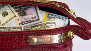 Шетел валютасын шекарадан шығаруға тыйым салу: қандай жауапкершілік қарастырылған?