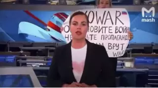 Эфир кезінде үнқағаз ұстап шыққан арна қызметкері қалай жазаланғаны белгілі болды