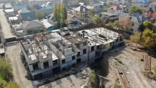 Алматыда салынып жатқан 12 қабатты тұрғын үй кешені сүрілетін болды