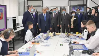 Президент Оқушылар сарайына барды