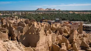 Ескендір Зұлқарнайын перғауын атанған Сива алқабы туристерді несімен қызықтырады?