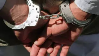 Байлап, алтын беруін талап еткен. Алматы облысында ер адам оқушыға шабуыл жасаған