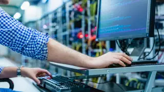 Министр Мусин Astana Hub-та анықталған майнерлер туралы пікір білдірді