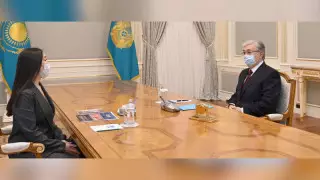 Президент "Отырар сазы" оркестрінің жетекшісімен кездесті