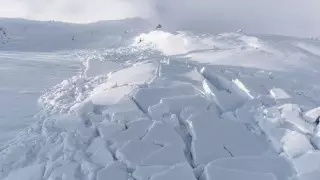 Алматы тауларында қар көшкіні: құтқарушылар екі адамды іздеп жатыр