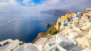 Грекия туристер үшін ковид шектеулерін жеңілдетті