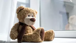 Қарағандыда 2 жасар бала терезеден құлап кетті