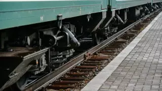 Балқашта ер адам пойыз астына түсіп, аяғынан айырылды