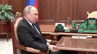 Путин Украинадағы соғысқа араласқандарға шұғыл түрде соққы жасалатынын мәлімдеді