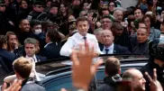 Франция президенті халықпен кездесуінде күтпеген жағдай болды