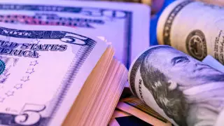 Доллардың мереке күндеріне арналған ресми бағамы белгіленді