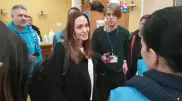 Украинада Анджелина Джоли жеген круассан сатылып жатыр