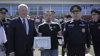 Нұр-Сұлтанда 8-қабаттан құлаған қызды қағып алған тағы бір ер адам марапатталды