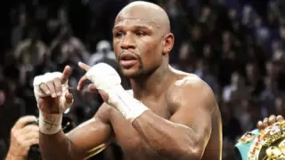 Флойд Мейвезер қарсыласын бірнеше рет нокдаунға жіберді