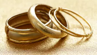 "Тосынсыйымды бетіме лақтырды". Сотталушы әйеліне ерекше сый жасаймын деп отбасының шырқын бұзған