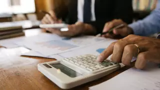 Мемлекеттік аудит қызметкерлері бухгалтерлерді пайдаланылған заттарды сатуға мәжбүр еткен