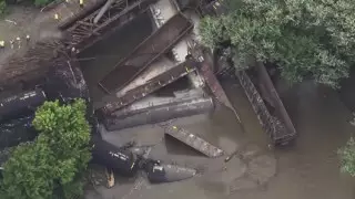 АҚШ-та 17 вагон өзенге құлады