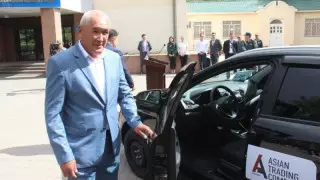 Ақтөбеде лаңкестік әрекетте қаза тапқан сарбаздың әкесіне көлік сыйға тартылды