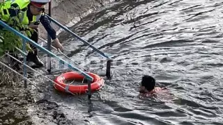 Оралда тұрғын көпірден секіріп, аман қалды