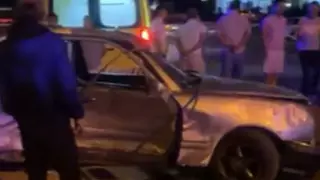 Ақтауда жол апатынан көлік төңкеріліп, екі адам зардап шекті